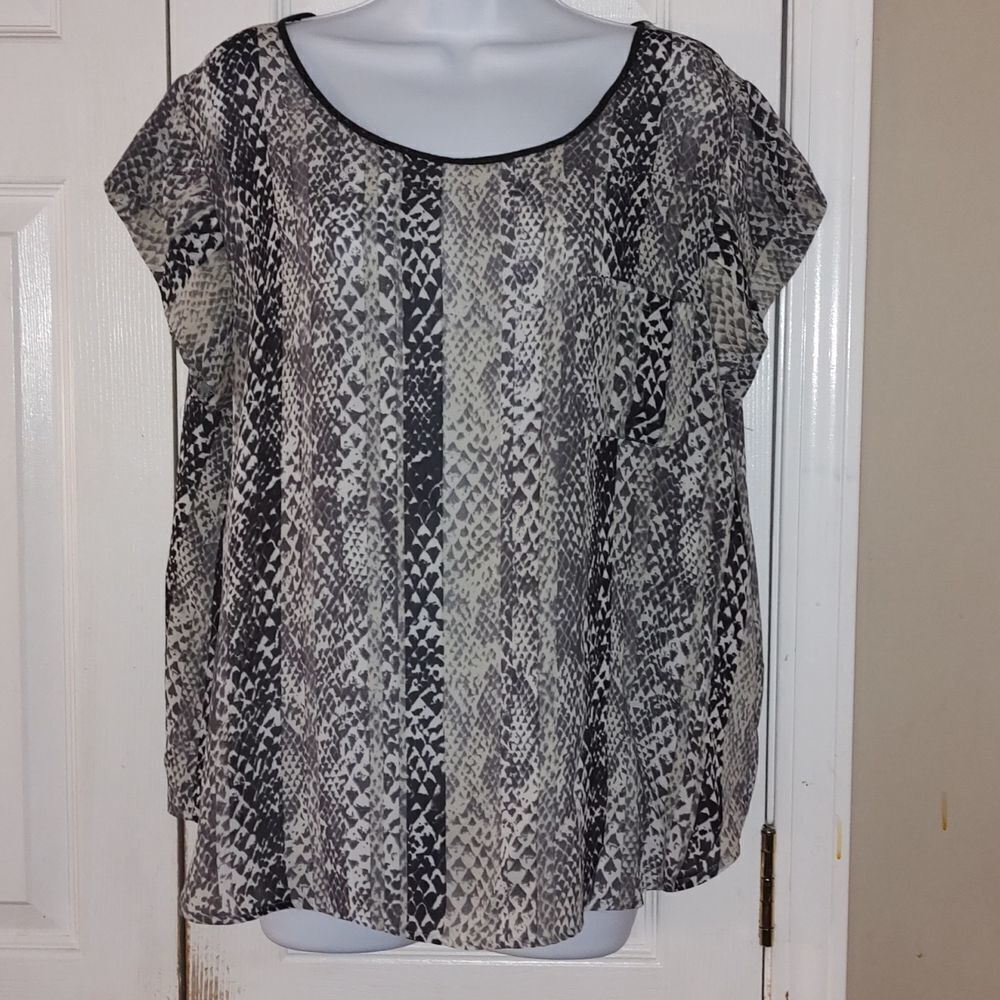 Kenar  black white sheer  animal print top   Sz XL